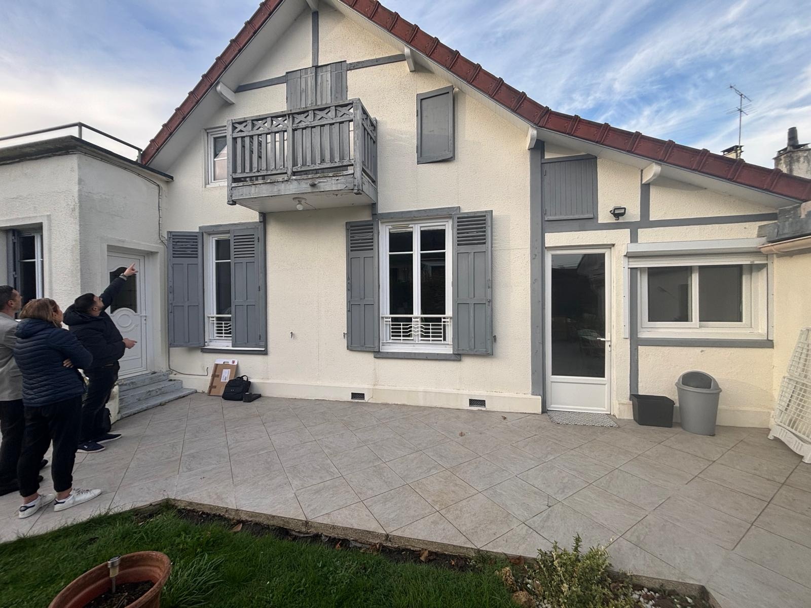 Façade avant ravalement - microfissures en réseau - rue de Nogent, Pontault-Combault 77