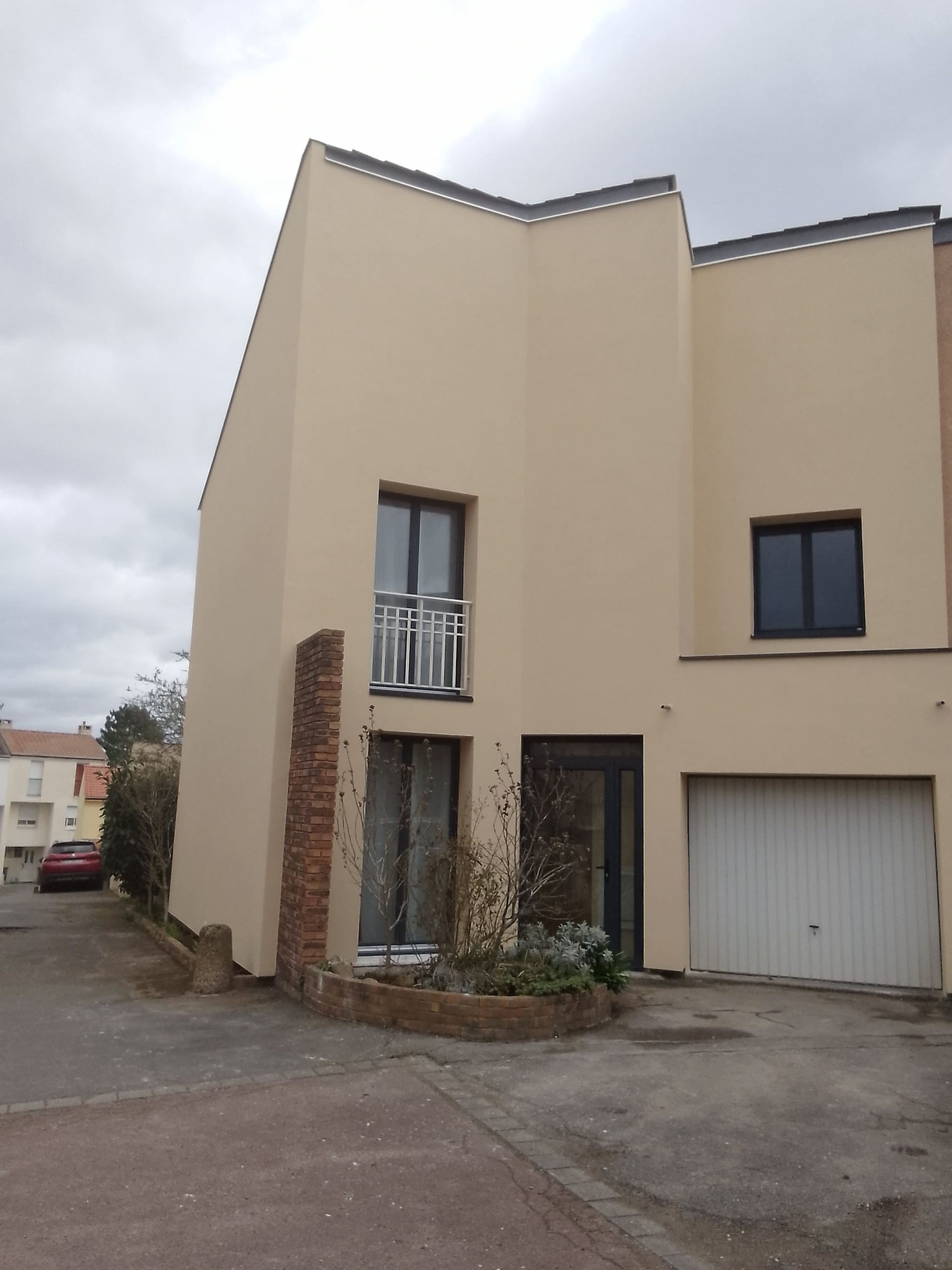 Façade avant complète après travaux ITE - Jouy-le-Moutier 95 - Mira Façade