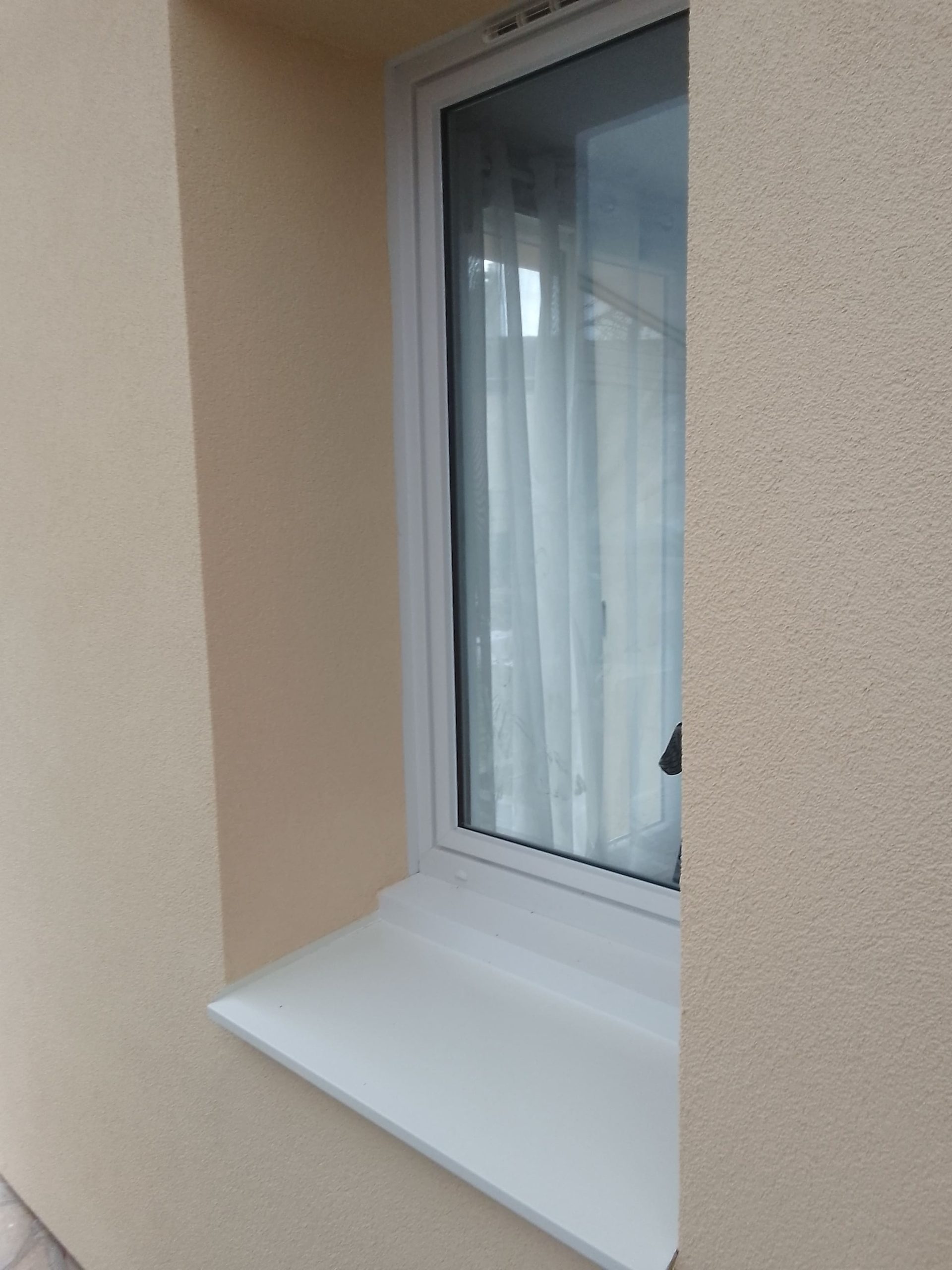 Finition fenêtre rez-de-chaussée façade arrière - ITE Jouy-le-Moutier - Mira Façade