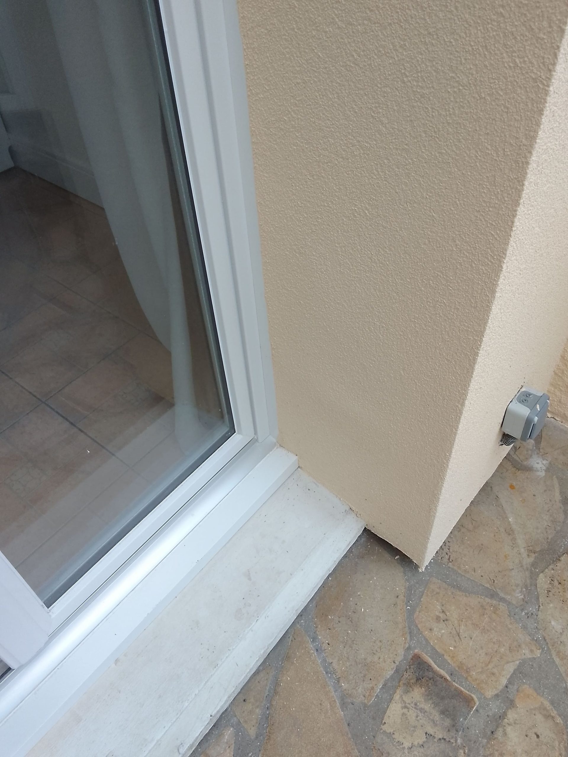 Finition huisserie côté jardin - ITE Jouy-le-Moutier - Mira Façade