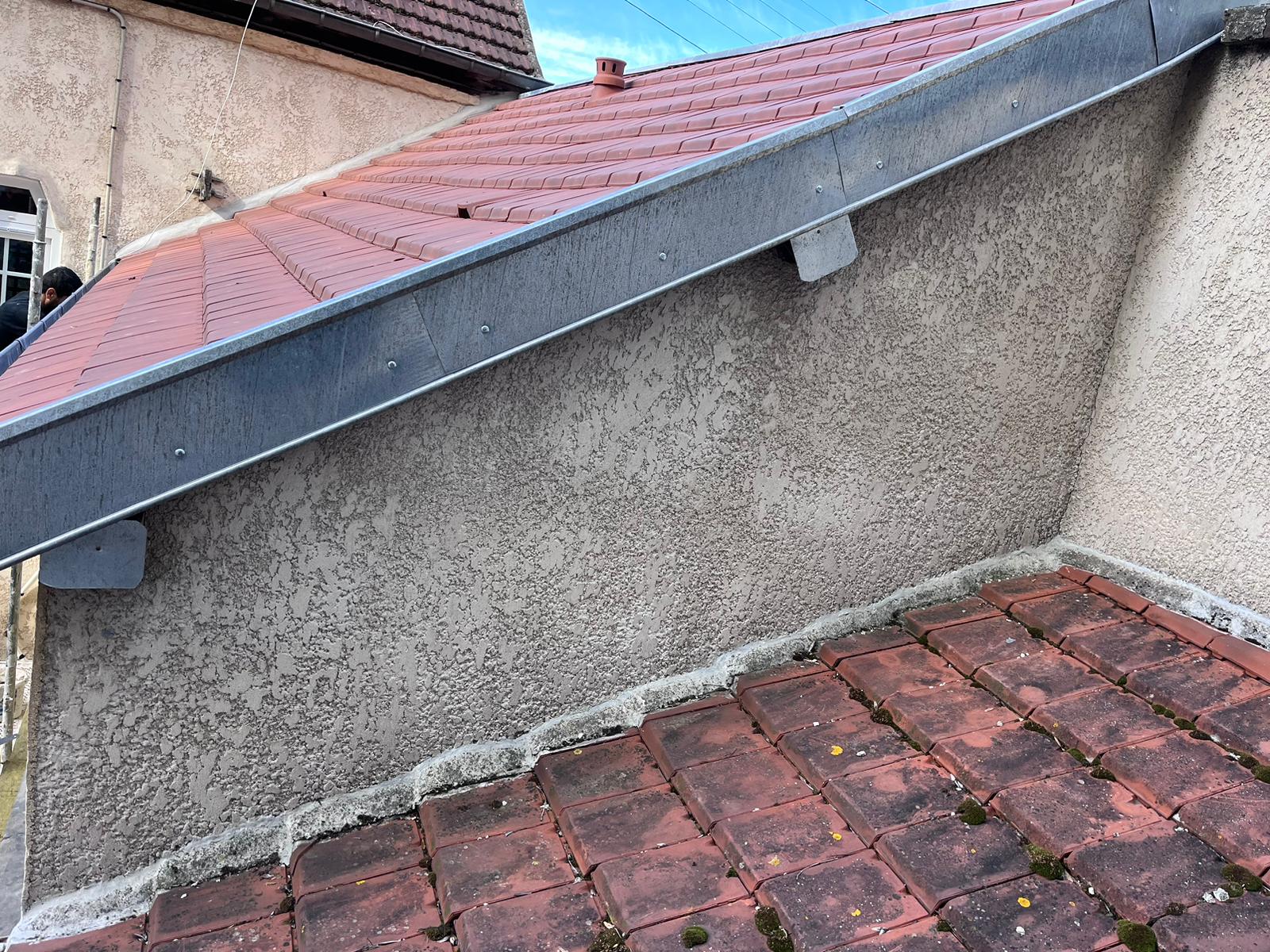Vue de détail avant travaux - enduit fissuré et dégradé, Méru 60