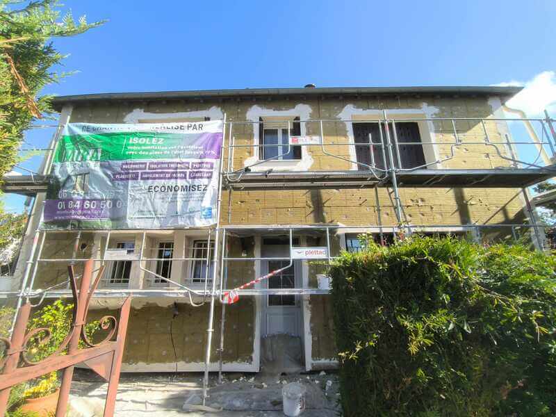Sous-traitance maître d'œuvre façade : Réunion de chantier entre maître d'œuvre et équipe Mira Façade