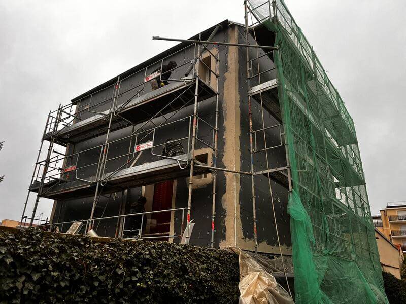 Matériel échafaudage propre Mira Façade autonomie chantier BTP