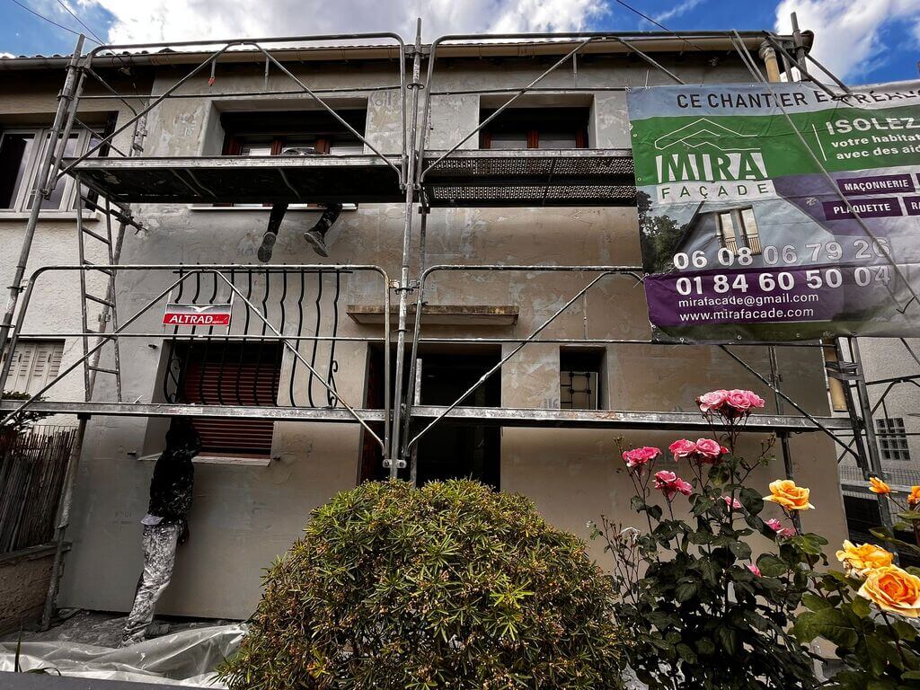 Réunion de chantier équipe Mira Façade coordination 92